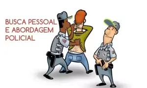 dois policiais realizando revista pessoal em um indivíduo